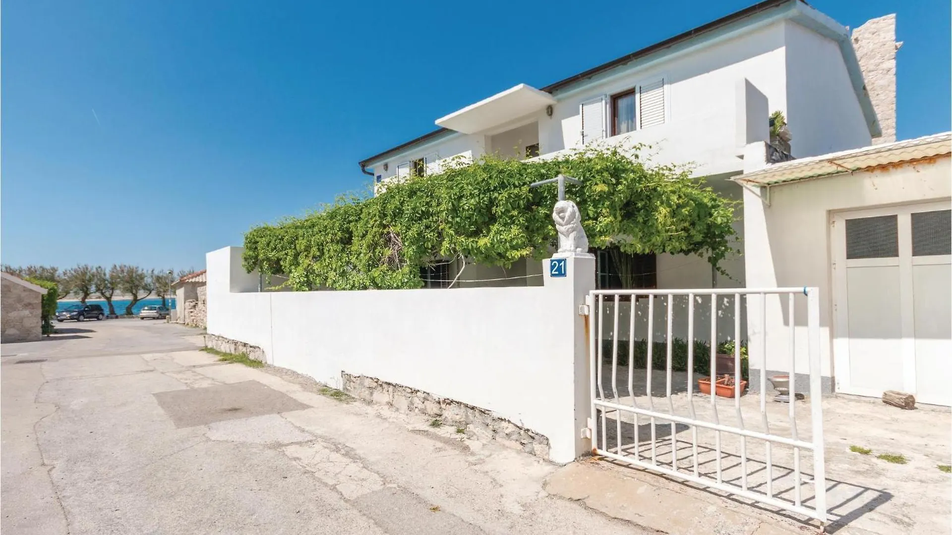 Awesome Apartment In Razanac With Wifi